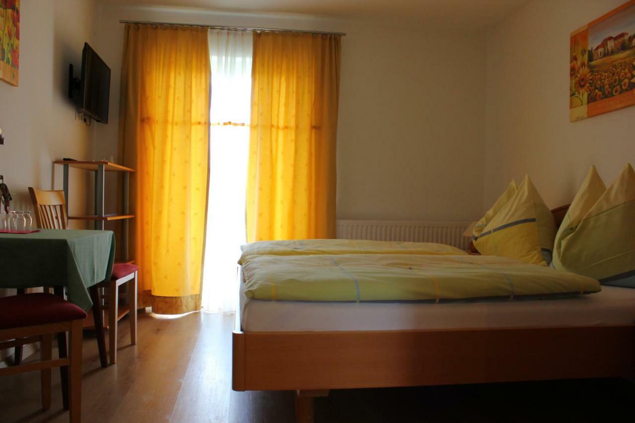 Kusternighof Hotel Velden am Woerthersee Exterior photo